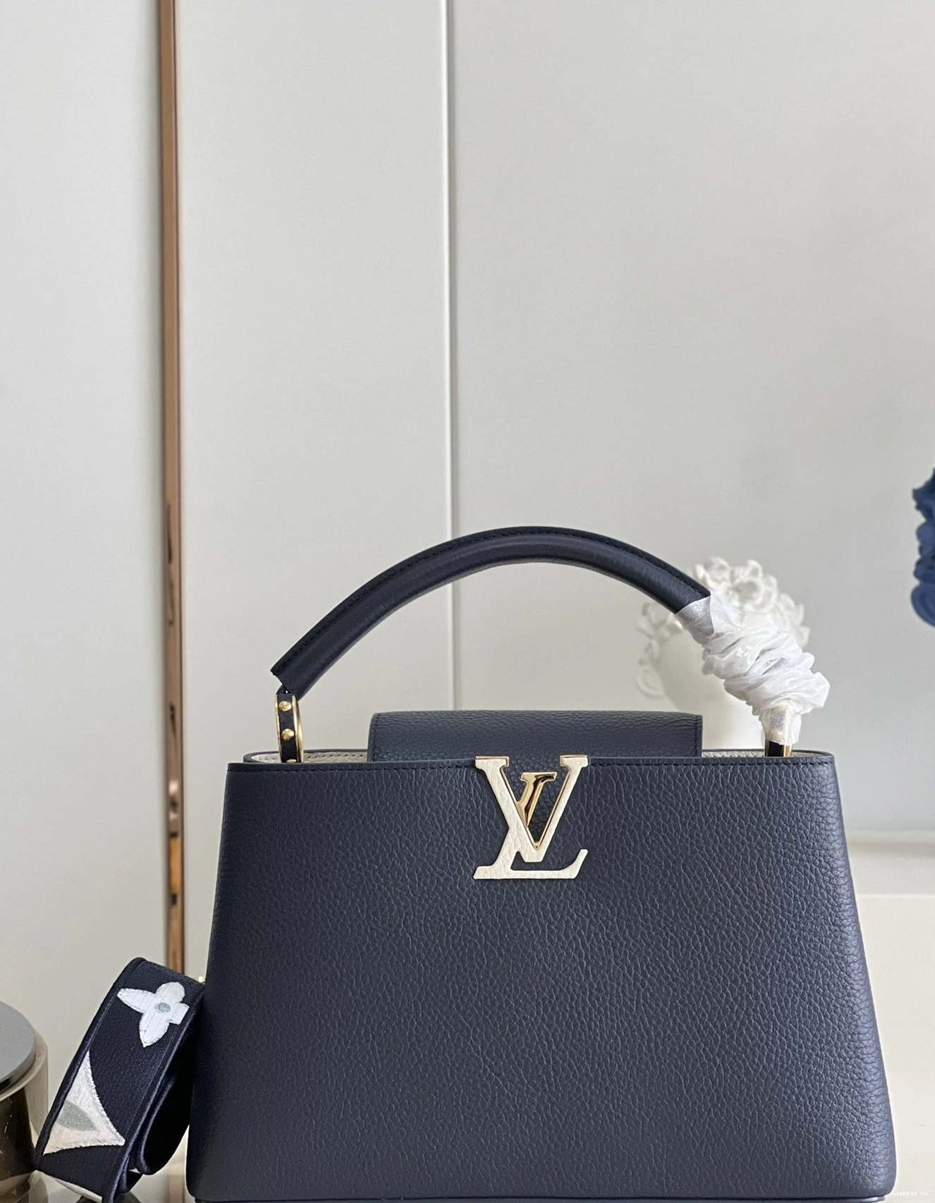 WIS VUITTON MM LOUIS CAPUCINES 0215